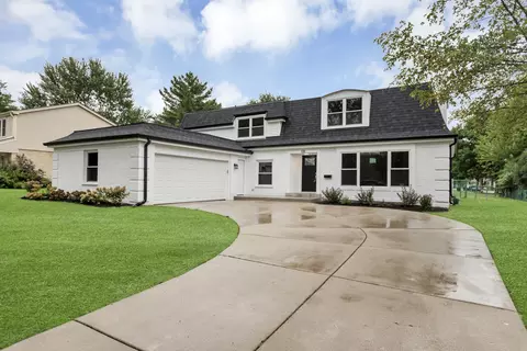 1311 W White Oak St, Arlington Heights, IL 60005