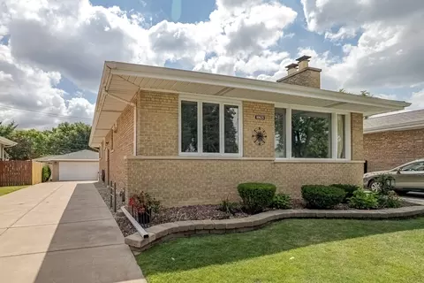 10825 S Tripp Ave, Oak Lawn, IL 60453
