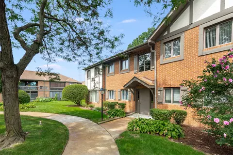59 Parliament Dr E #59, Palos Heights, IL 60463