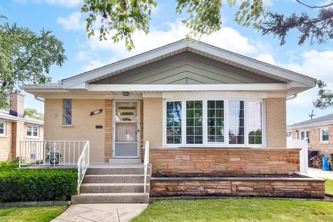 8733 N Ozanam Ave, Niles, IL 60714