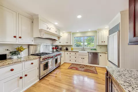 104 E 14th Ave, Naperville, IL 60563 photo 4