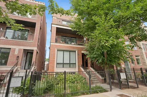 3330 N Clifton Ave #3, Chicago, IL 60657
