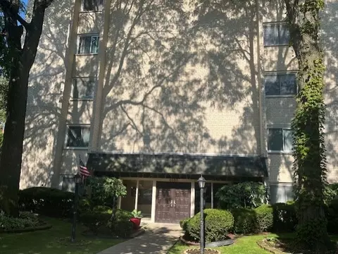 8650 Ferris Ave #403, Morton Grove, IL 60053