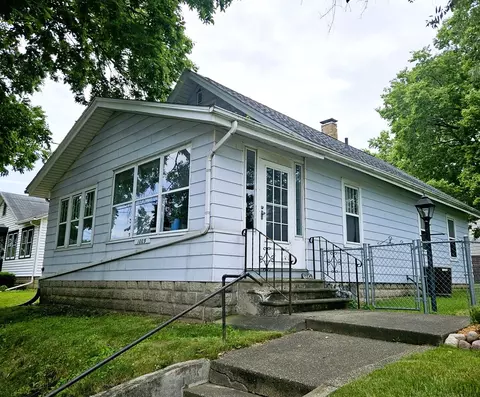 1009 S Galena Ave, Dixon, IL 61021