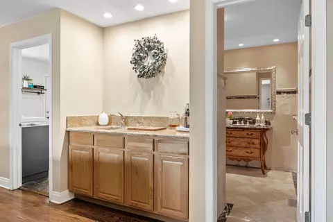 Entry Way - 142 Chaucer Ct, Willowbrook, IL 60527 photo 2 of 2