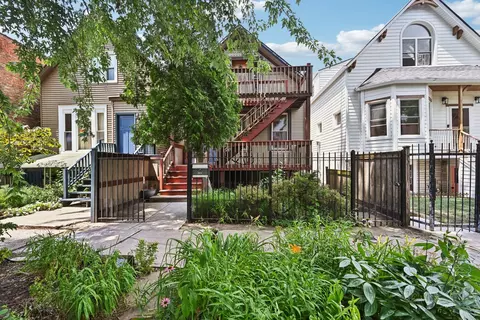3016 N Oakley Ave, Chicago, IL 60618