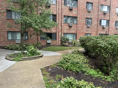 5348 N Cumberland Ave #220, Chicago, IL 60656