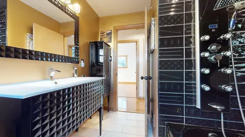 Bath - 1907 E 93rd St, Chicago, IL 60617 photo 3 of 9