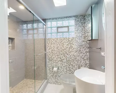 Bath - 1907 E 93rd St, Chicago, IL 60617 photo 5 of 9