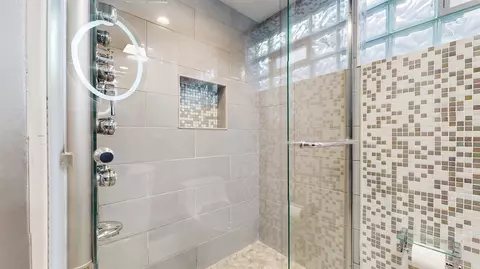 Bath - 1907 E 93rd St, Chicago, IL 60617 photo 9 of 9