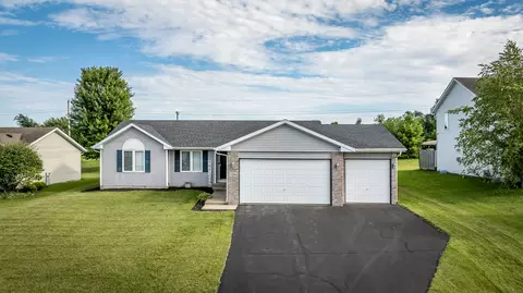 13296 Springhill Dr, Winnebago, IL 61088