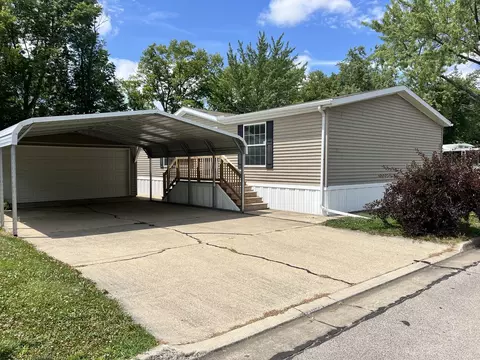 1133 11th St, Bloomington, IL 61704