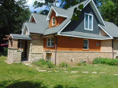 3 Valley Dr, Oakwood Hills, IL 60013