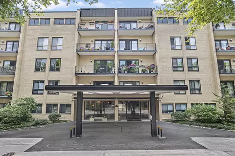 221 N Kenilworth Ave #411, Oak Park, IL 60302