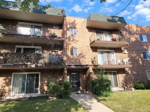 10611 Parkside Ave #102, Chicago Ridge, IL 60415