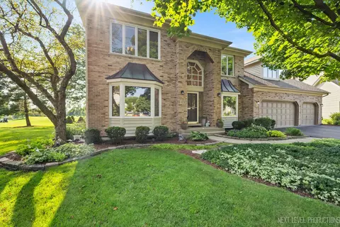 1608 Bunker Ct, Geneva, IL 60134
