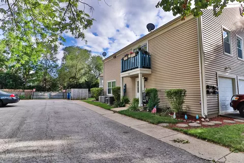 535 Darlene Ln #D, Glendale Heights, IL 60139