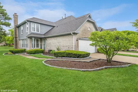 253 Benton Ln, Bloomingdale, IL 60108