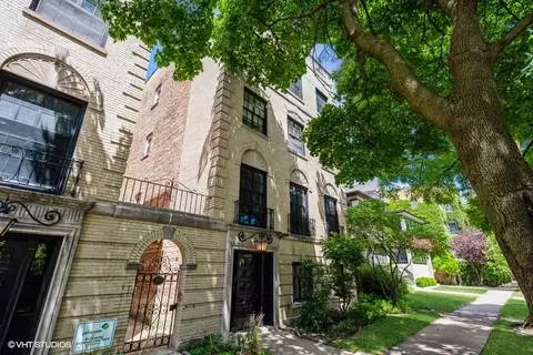 1020 Pleasant St #3, Oak Park, IL 60302