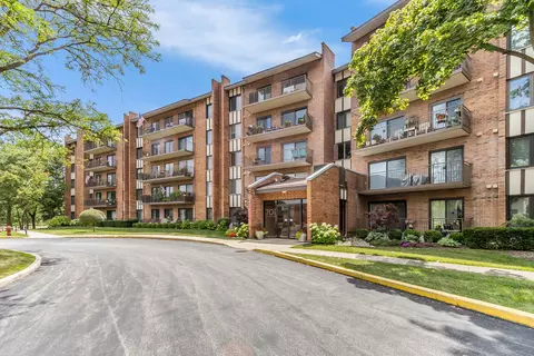 701 Lake Hinsdale Dr #512, Willowbrook, IL 60527