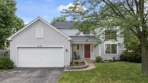 1812 Royal Ct, Aurora, IL 60503