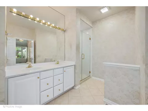 Bath - 12 E Old Mill Ln, Burr Ridge, IL 60527 photo 1 of 4