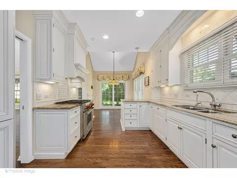 Kitchen - 12 E Old Mill Ln, Burr Ridge, IL 60527 photo 2 of 6