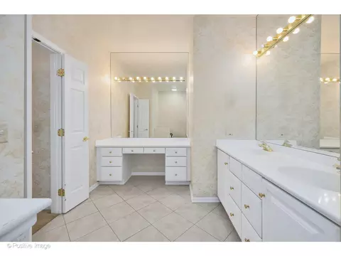 Other - 12 E Old Mill Ln, Burr Ridge, IL 60527 photo 4 of 8