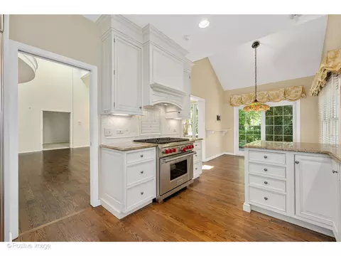 Kitchen - 12 E Old Mill Ln, Burr Ridge, IL 60527 photo 1 of 6
