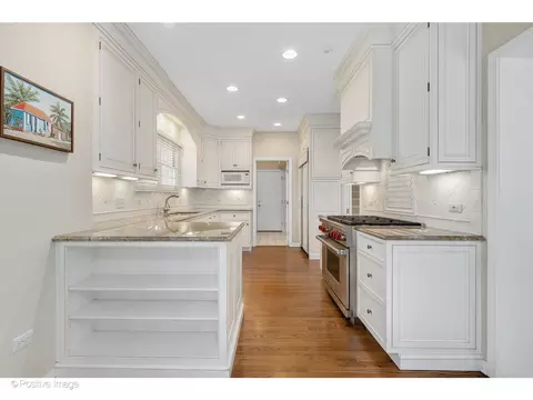 Kitchen - 12 E Old Mill Ln, Burr Ridge, IL 60527 photo 3 of 6