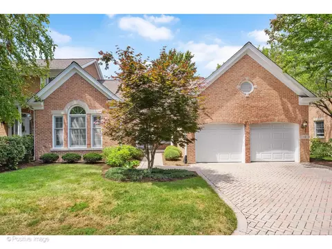 12 E Old Mill Ln, Burr Ridge, IL 60527
