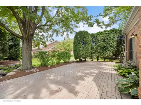 Exterior - 12 E Old Mill Ln, Burr Ridge, IL 60527 photo 4 of 5