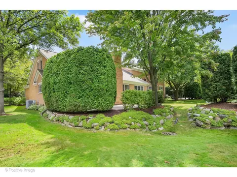 Exterior - 12 E Old Mill Ln, Burr Ridge, IL 60527 photo 5 of 5