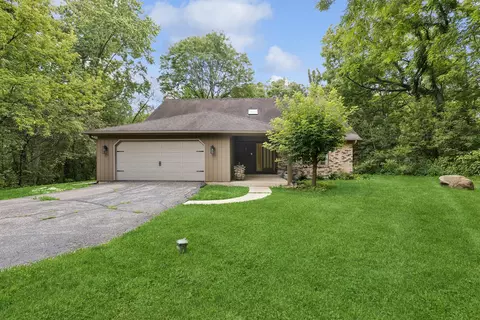 40 W173 Oak Ridge Rd, Saint Charles, IL 60175