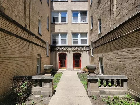 2320 W Rosemont Ave #2, Chicago, IL 60659