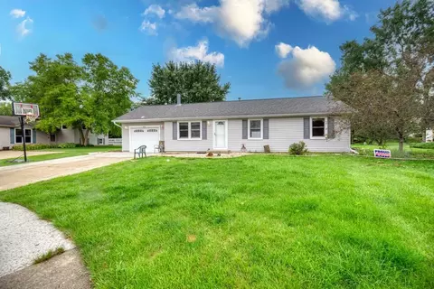 124 Heather Ln, Streamwood, IL 60107