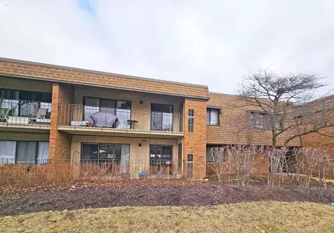 10 Old Oak Dr #205, Buffalo Grove, IL 60089