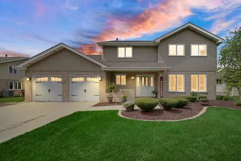 10220 Cambridge Dr, Mokena, IL 60448