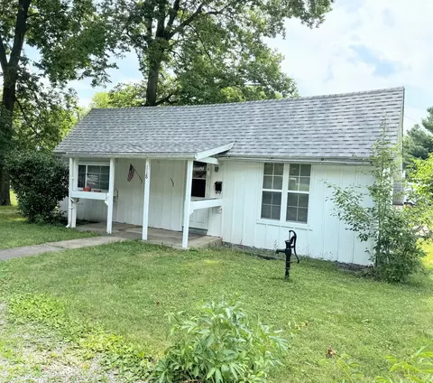 118 N Colfax St, Monticello, IL 61856