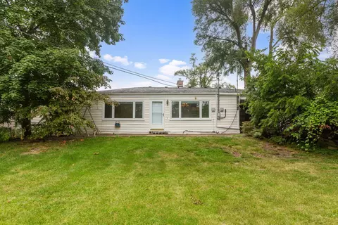 Exterior - 2063 Cedar St, Des Plaines, IL 60018 photo 2 of 3
