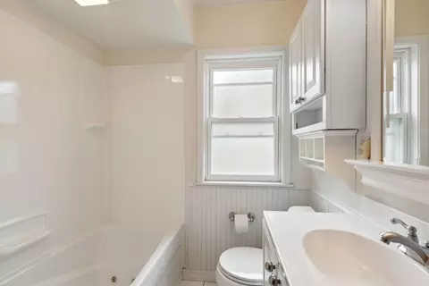 Bath - 2063 Cedar St, Des Plaines, IL 60018 photo 1 of 2