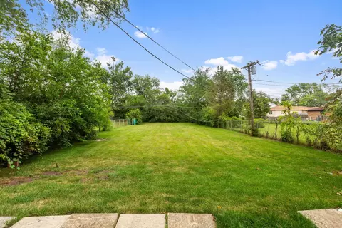 Exterior - 2063 Cedar St, Des Plaines, IL 60018 photo 3 of 3