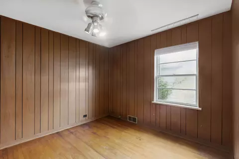 Bedroom - 2063 Cedar St, Des Plaines, IL 60018 photo 1 of 3