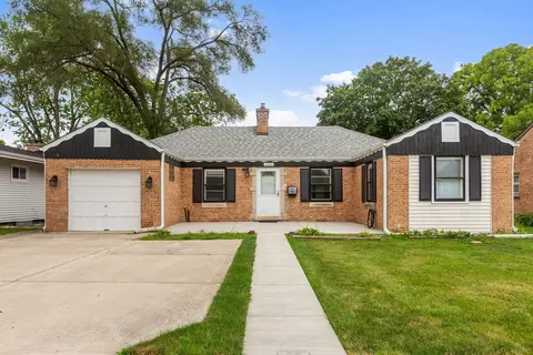 2063 Cedar St, Des Plaines, IL 60018