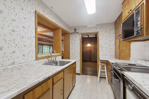 Kitchen - 2063 Cedar St, Des Plaines, IL 60018 photo 1 of 1