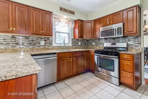 Kitchen - 1069 Churchill Dr, Bolingbrook, IL 60440 photo 1 of 2