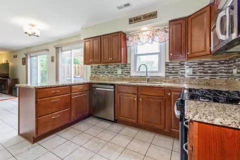 Kitchen - 1069 Churchill Dr, Bolingbrook, IL 60440 photo 2 of 2