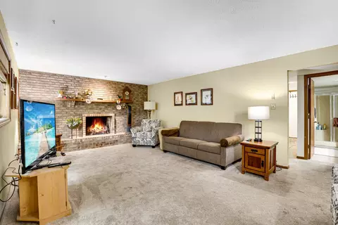 Living - 18501 Willow Ln, Lansing, IL 60438 photo 3 of 3
