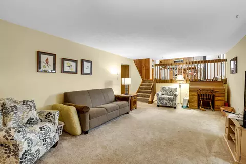 Living - 18501 Willow Ln, Lansing, IL 60438 photo 2 of 3