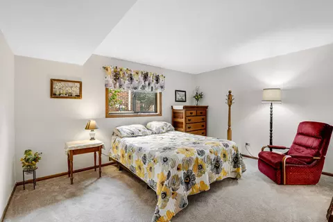 Bedroom - 18501 Willow Ln, Lansing, IL 60438 photo 5 of 5